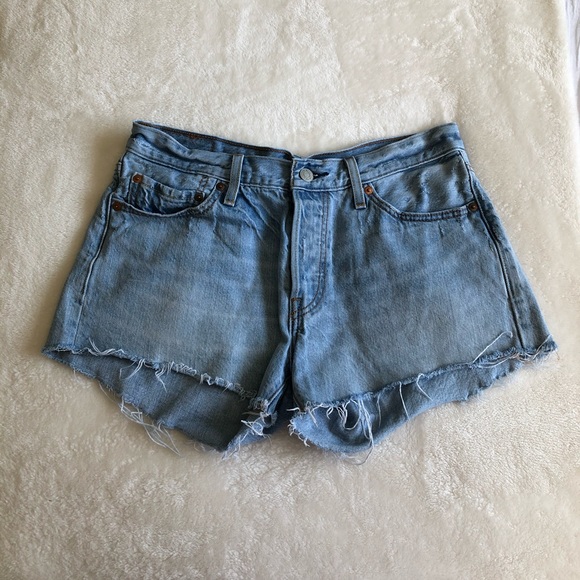 Levi Shorts - Picture 1 of 7
